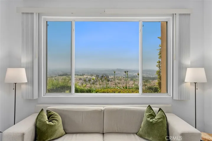Dual Master condo located in highly desirable Audubon ll neighborhood of Seacrest Villas