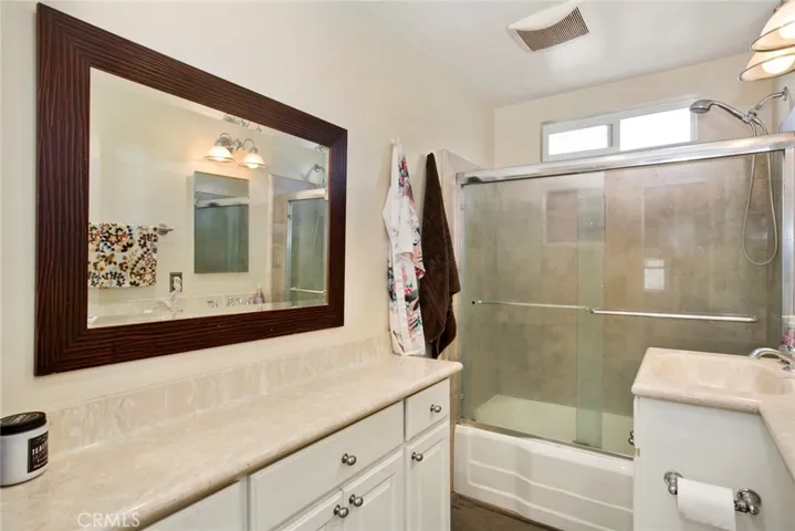 Front Unit - Bathroom