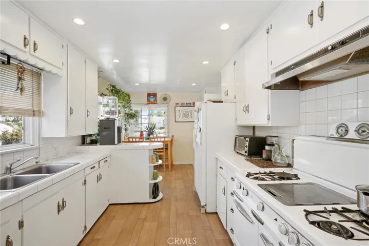 Front Unit - Kitchen
