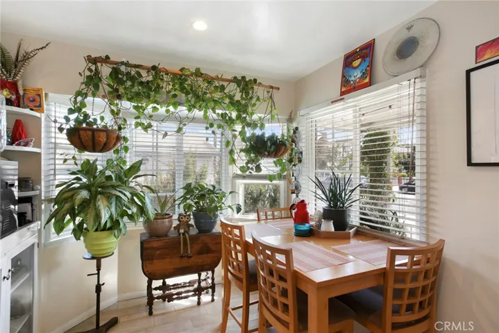 Front Unit - Breakfast Area