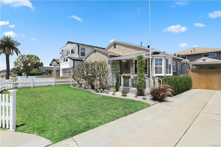 164 E 19th Street, Costa Mesa, California 92627