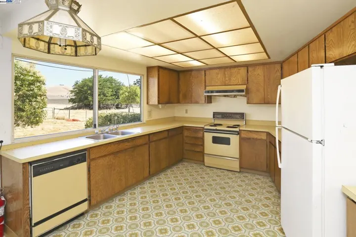 3220 May School Road, Livermore, California 94551