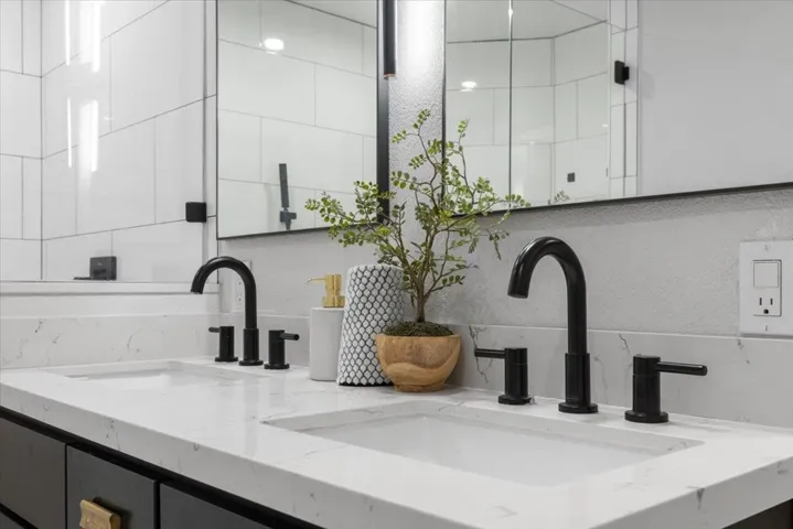6470 Thornwood St, San Diego, California 92111
