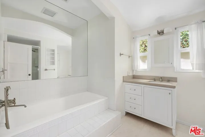 10274 Kincardine Avenue, Los Angeles, California 90064