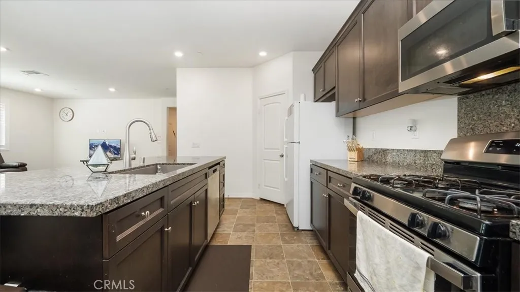 5345 Blue Ridge Way, Fontana, California 92336 home-pic-13