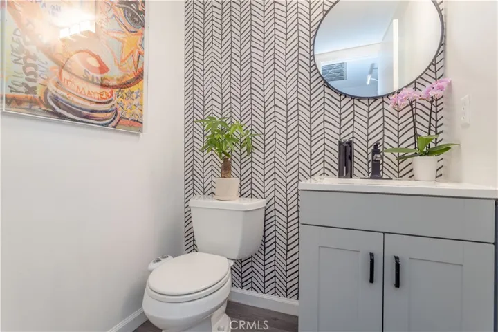 19018 Sherman Way 104, Reseda, California 91335