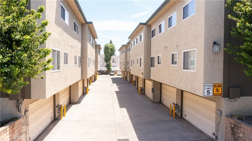 19018 Sherman Way 104, Reseda, California 91335