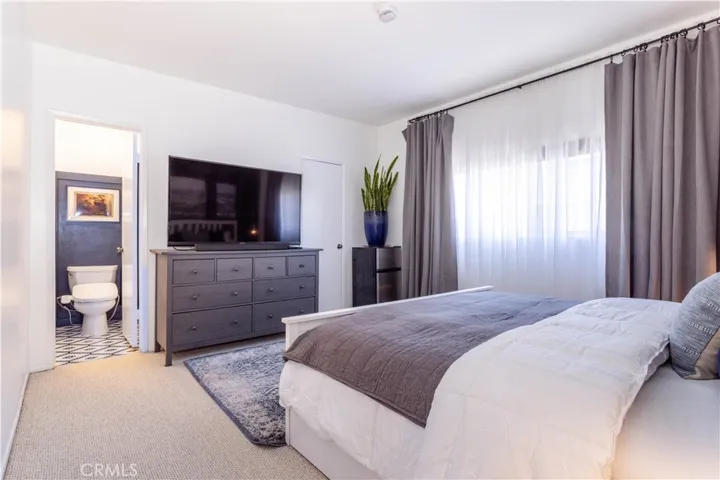 19018 Sherman Way 104, Reseda, California 91335