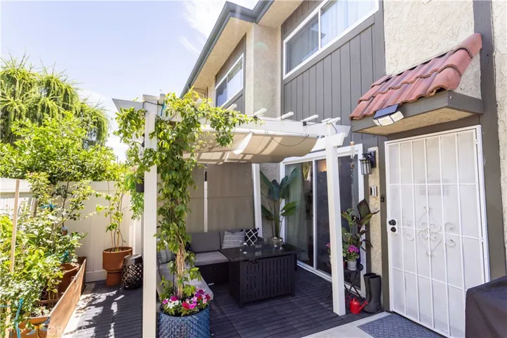 19018 Sherman Way 104, Reseda, California 91335