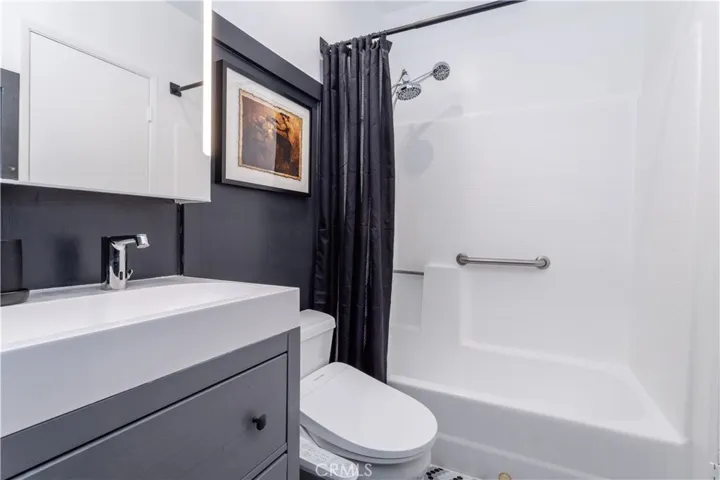 19018 Sherman Way 104, Reseda, California 91335