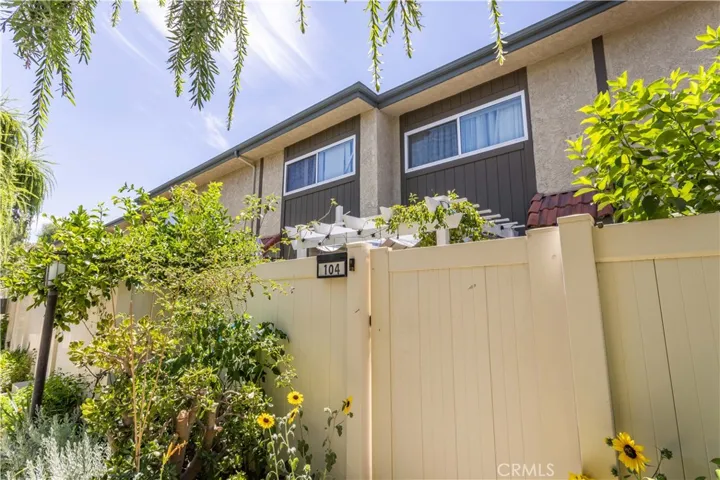 19018 Sherman Way 104, Reseda, California 91335