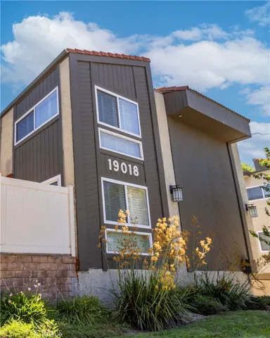 19018 Sherman Way 104, Reseda, California 91335