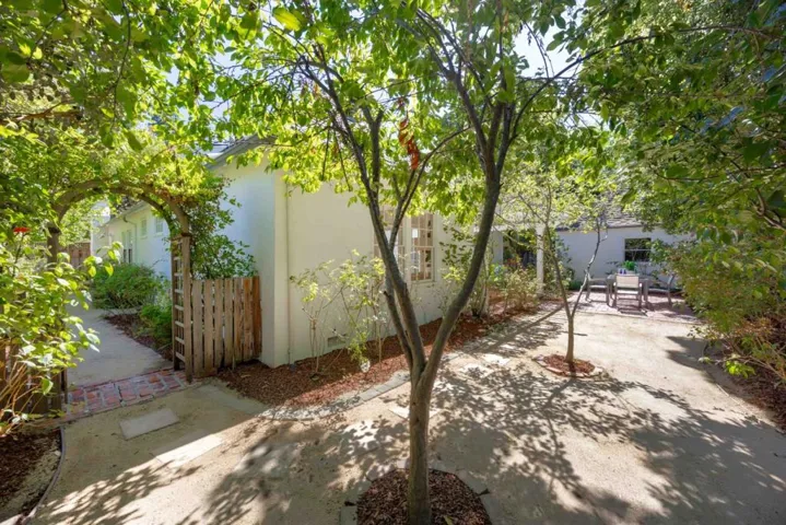 2060 Webster Street, Palo Alto, California 94301