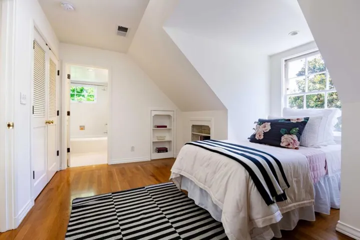2060 Webster Street, Palo Alto, California 94301