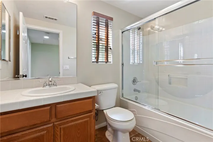 Secondary Bath upstairs