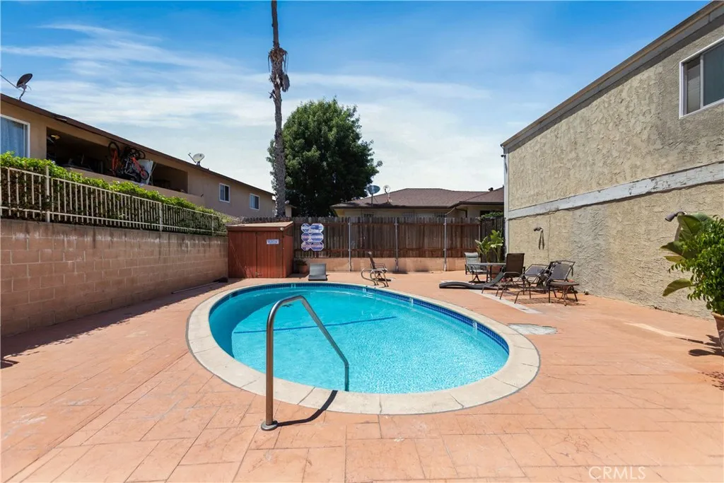 888 Victor Avenue 15, Inglewood, California 90302 home-pic-26