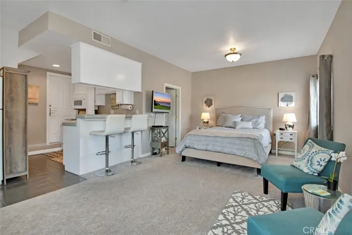 328 Rosecrans Avenue, Manhattan Beach, California 90266