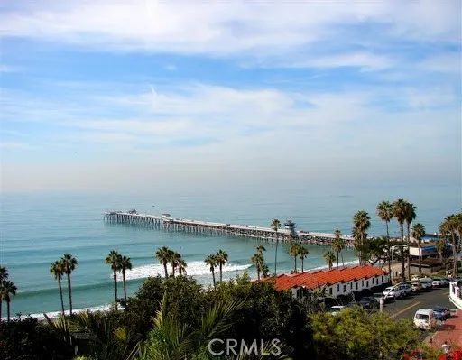Close to San Clemente with shopping, pier, beaches, dining
