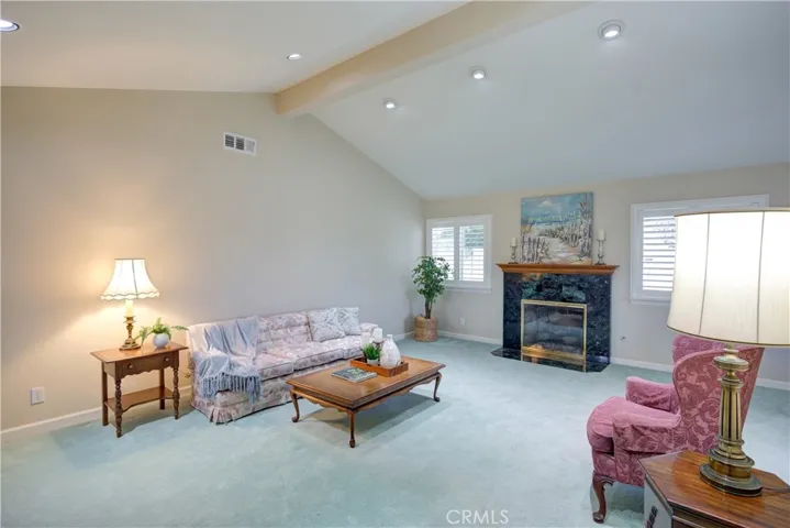 Vaulted 11ft high ceilings
