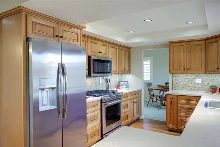 Frigidaire 36” refrigerator & 5-Burner gas Range