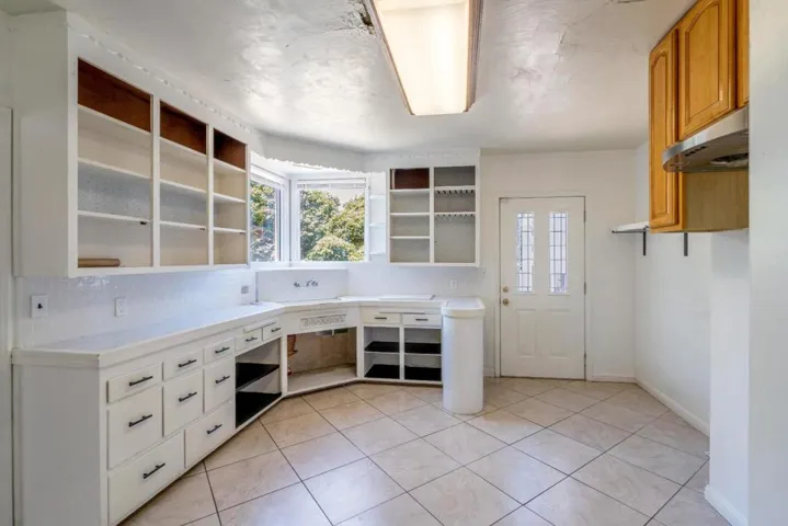 3911 Barrett Avenue, Richmond, California 94805