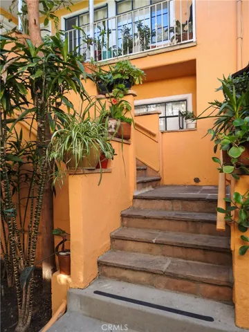 1260 N Hayworth Avenue, West Hollywood, California 90046