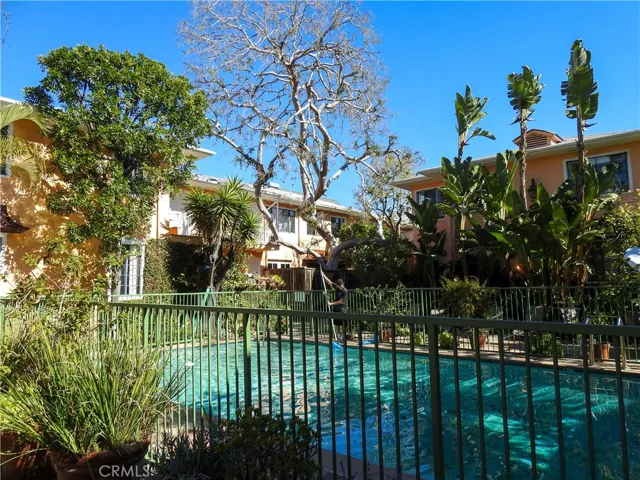1260 N Hayworth Avenue, West Hollywood, California 90046