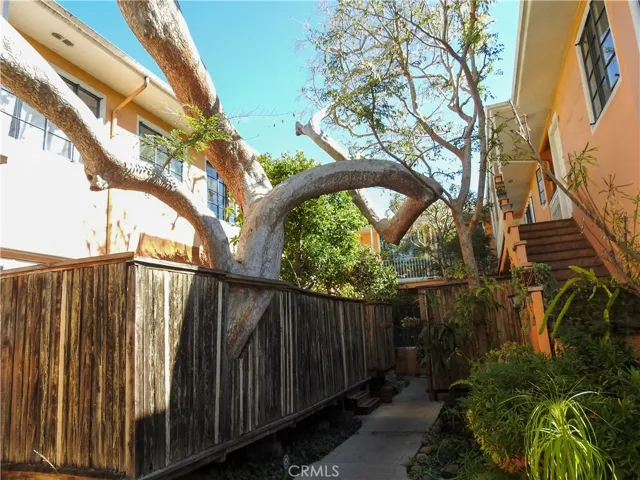 1260 N Hayworth Avenue, West Hollywood, California 90046