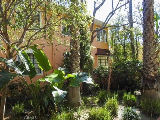 1260 N Hayworth Avenue, West Hollywood, California 90046