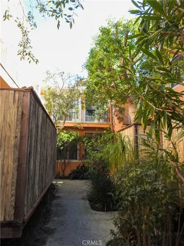1260 N Hayworth Avenue, West Hollywood, California 90046