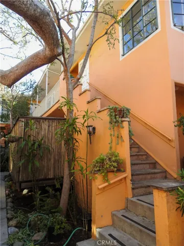 1260 N Hayworth Avenue, West Hollywood, California 90046
