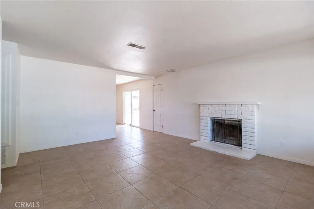 40166 178th Street E, Palmdale, California 93591 home-pic-3