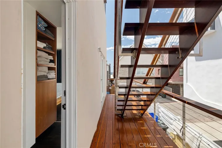 19 4th Court, Hermosa Beach, California 90254