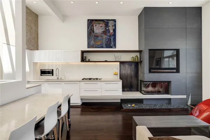 19 4th Court, Hermosa Beach, California 90254