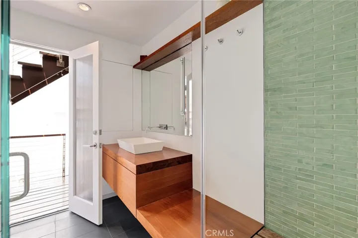 19 4th Court, Hermosa Beach, California 90254