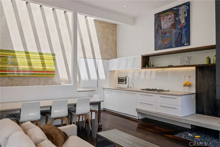19 4th Court, Hermosa Beach, California 90254