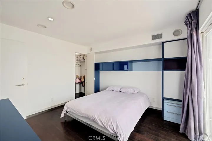 19 4th Court, Hermosa Beach, California 90254