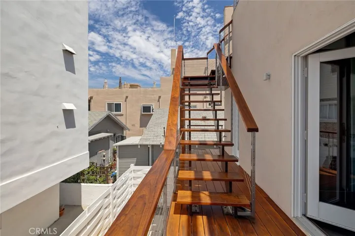 19 4th Court, Hermosa Beach, California 90254