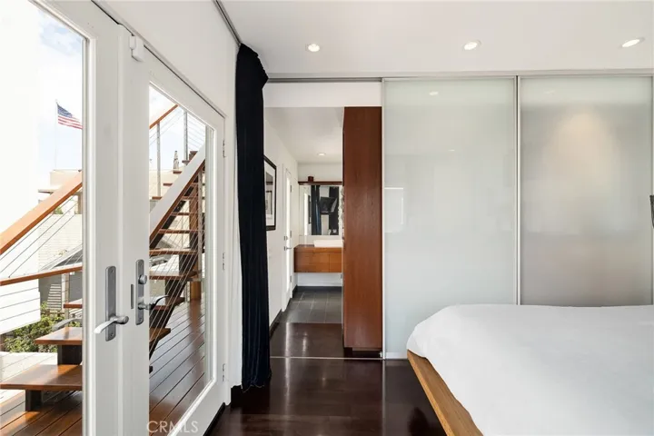 19 4th Court, Hermosa Beach, California 90254