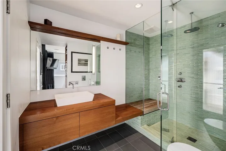 19 4th Court, Hermosa Beach, California 90254