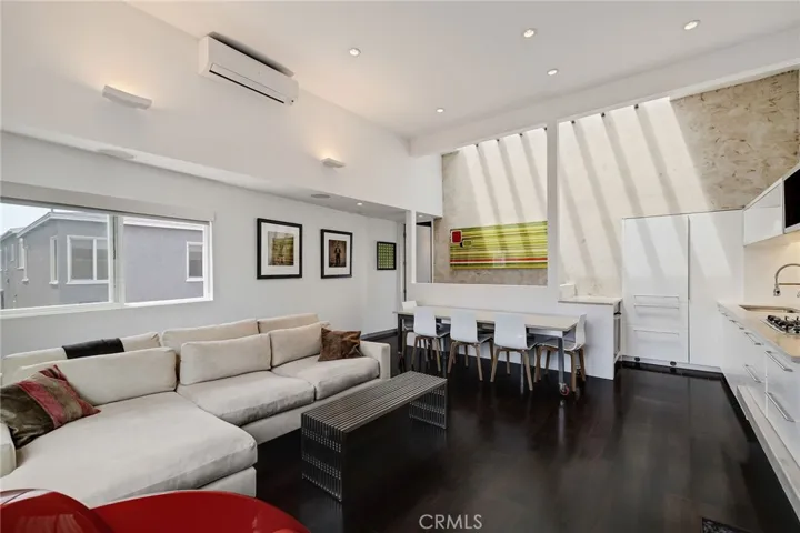 19 4th Court, Hermosa Beach, California 90254