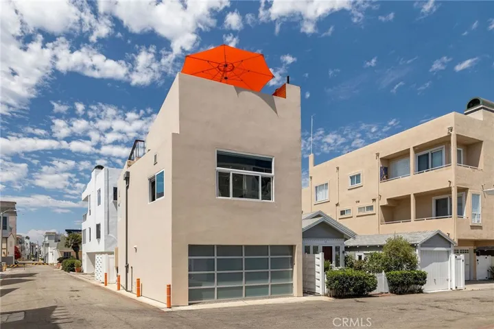 19 4th Court, Hermosa Beach, California 90254