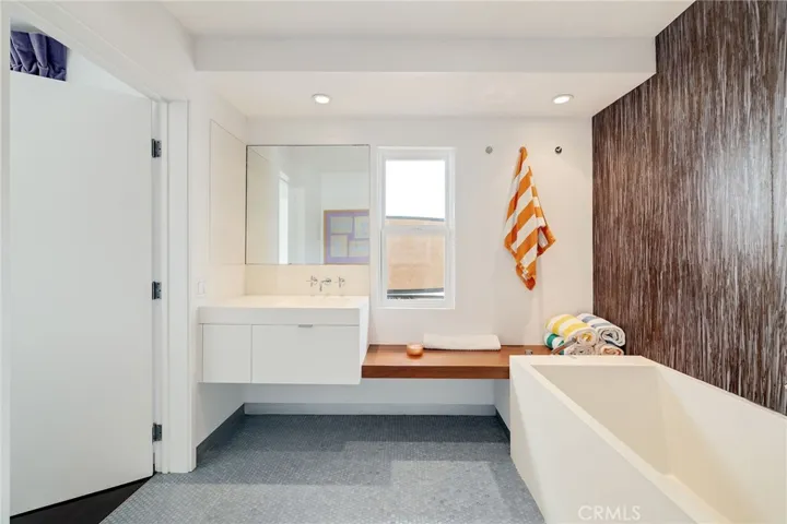 19 4th Court, Hermosa Beach, California 90254