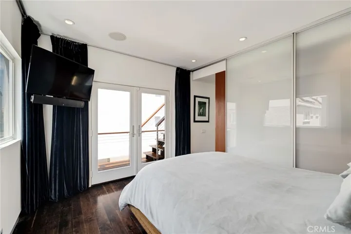 19 4th Court, Hermosa Beach, California 90254