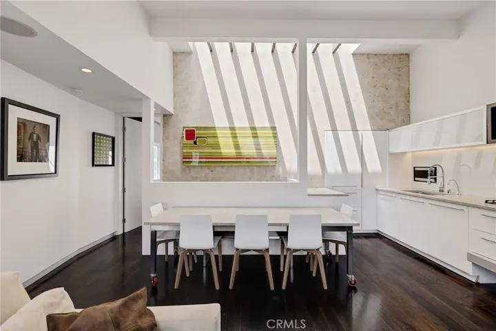 19 4th Court, Hermosa Beach, California 90254