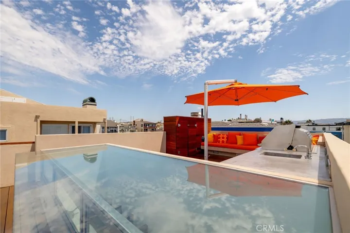 19 4th Court, Hermosa Beach, California 90254