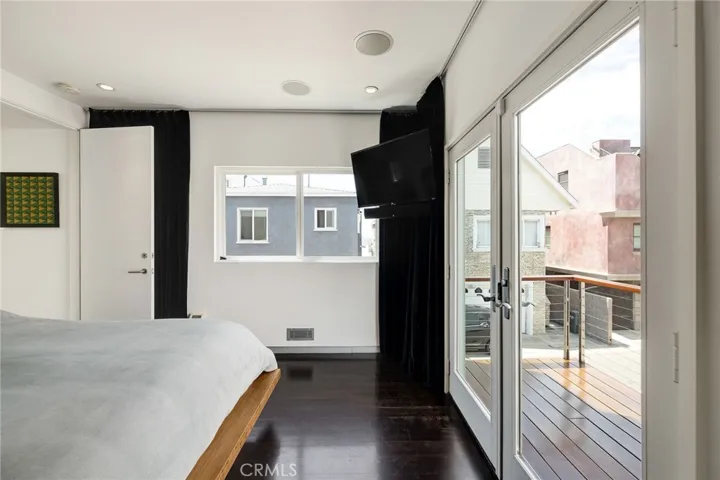 19 4th Court, Hermosa Beach, California 90254