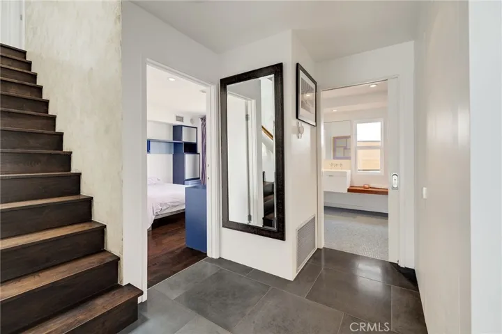 19 4th Court, Hermosa Beach, California 90254