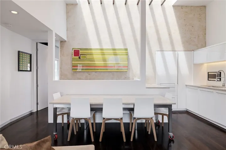 19 4th Court, Hermosa Beach, California 90254