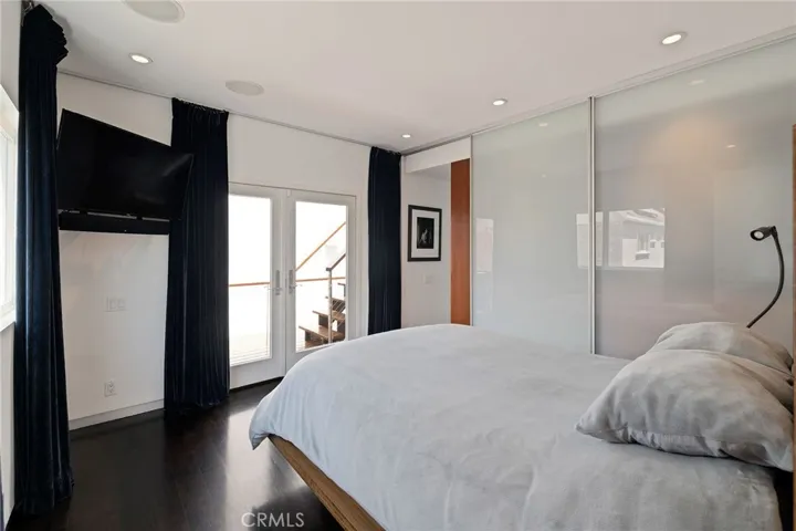 19 4th Court, Hermosa Beach, California 90254
